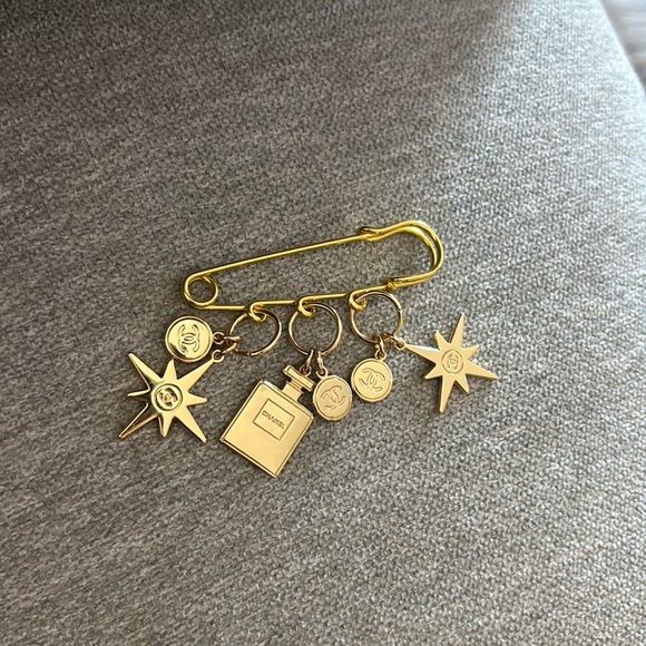 Gold Charm Brooch - Picture 1 of 3